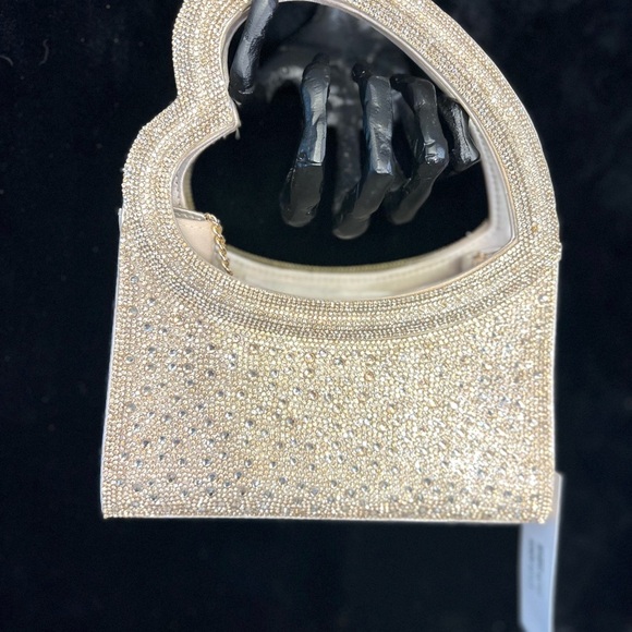🌹NWT- ALessia Elegant Champagne Embellished Women's Bag with Heart shape handle🌹 - Picture 7 of 14